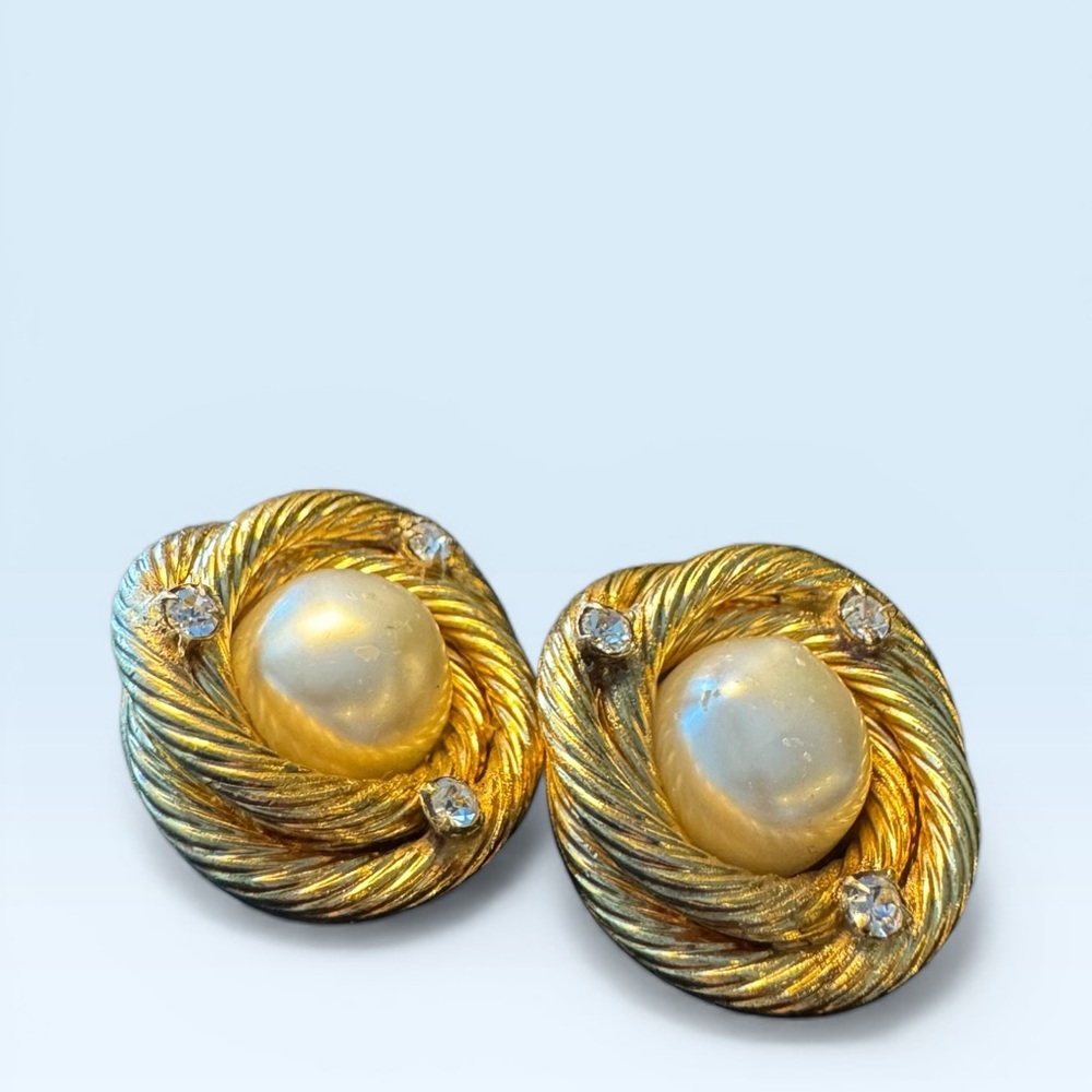 Chanel Vintage "Bird Nest" Clip-On Earrings - Picture 4 of 10